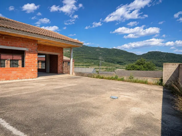 Chalet de 558 m2 con Gran Garaje, Parcela y Vistas a la Mont - foto 2