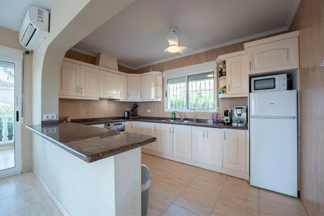 Villa unifamiliar de 5 dormitorios en Ciudad Quesada — 32