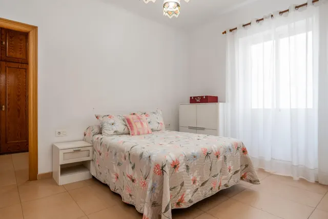 Piso de 87 m2 con 3 dormitorios en Pedro Antonio de Alarcón 27, junto a Recogidas — 33