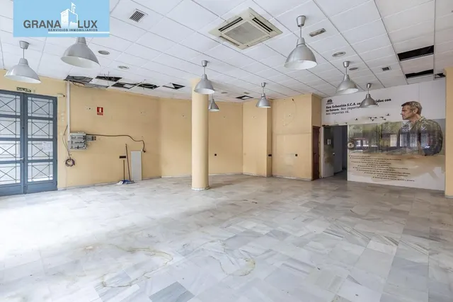 LOCAL COMERCIAL EN ARABIAL JUNTO HIPERCOR — 9