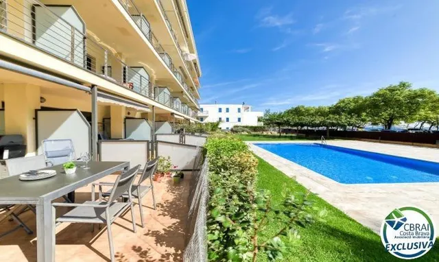 Apartamento en Planta Baja en Primera Línea de Mar – Zona Sa