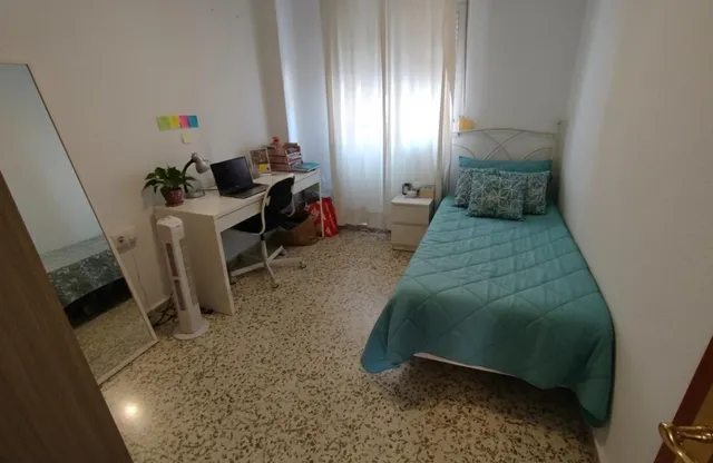Piso de 4 dormitorios en zona Carlos Haya — 8