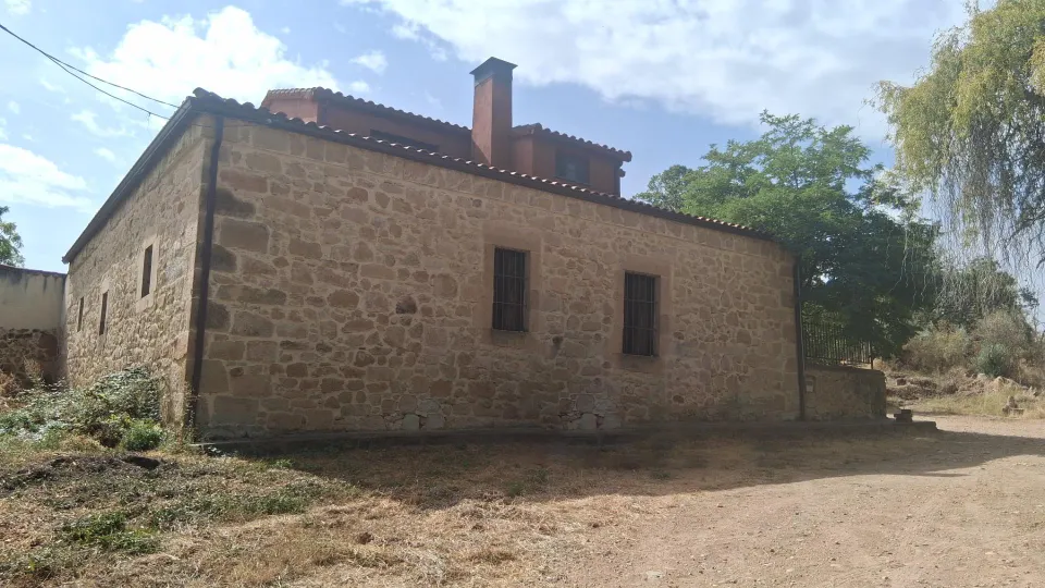 Urbis te ofrece una casa en venta en zona Santibáñez del Río, Doñinos de Salamanca, Salamanca.