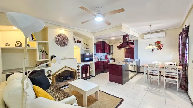 se vende un bungalo de 2 dormitorios en comunidad con piscina en Los Altos de Torrevieja — 9