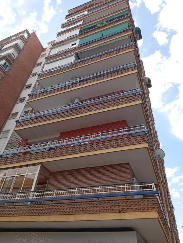 ¡Piso Ideal para Estudiantes junto a la Parada de Metro Villarejo! ref: DLR280 — 25