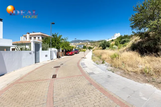 Venta de solar urbano en La Zubia (Zona Altos de La Zubia) — 6