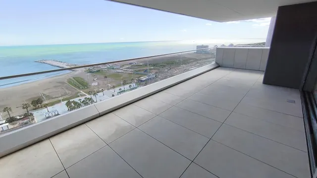 ¡Exclusivo Piso de Lujo en las Málaga Towers! — 16