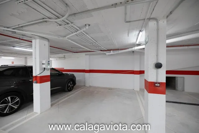 Planta baja con piscina privada y amplias terrazas — 31
