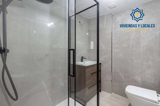 Piso reformado en Avenida Barcelona — 16