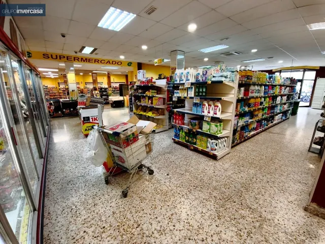 Gran local comercial de 261 m2 situado en zona céntrica de V - foto 3