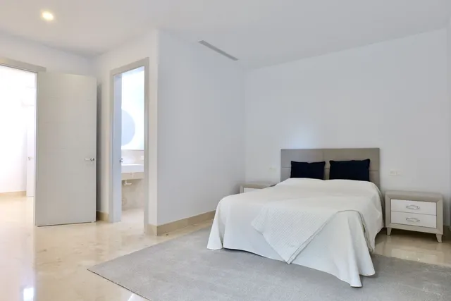 Chalet 6 habitaciones 777m² en venta - El Madroñal — 41