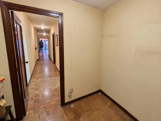 Piso con garaje, balcón y salón en dos alturas en la calle rosal, Oviedo — 9