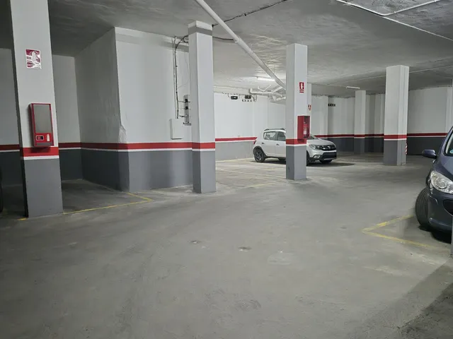 Buena plaza de coche — 11