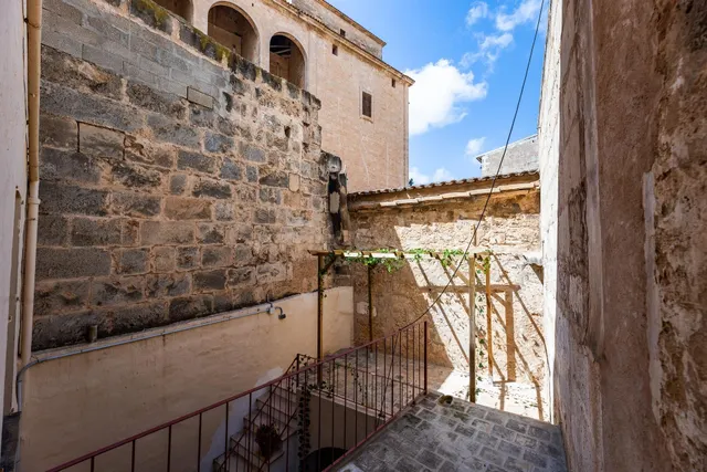 Edificio en venta en la zona de Llucmajor - foto 2
