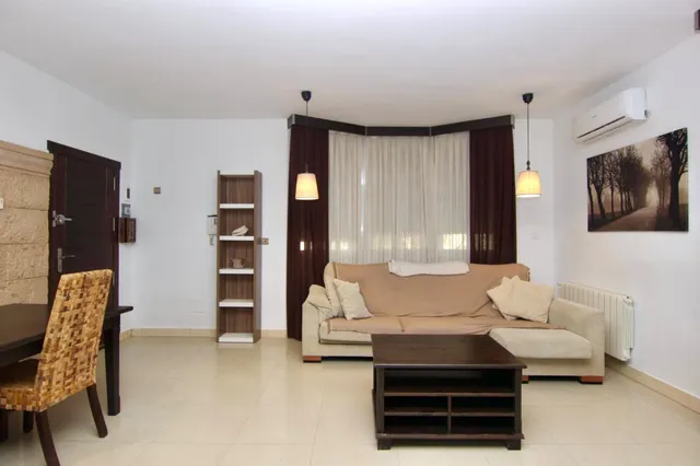 Alquiler larga estancia chalet con piscina — 21