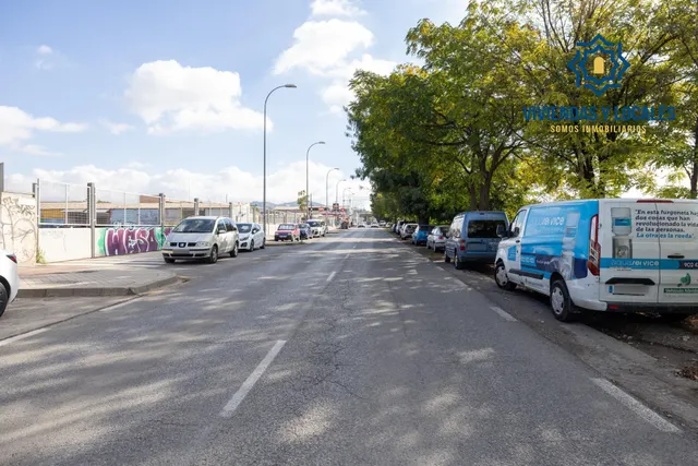 Traspaso negocio de gráficas a pleno rendimiento en Granada capital, Ctra antigua de Málaga. — 23