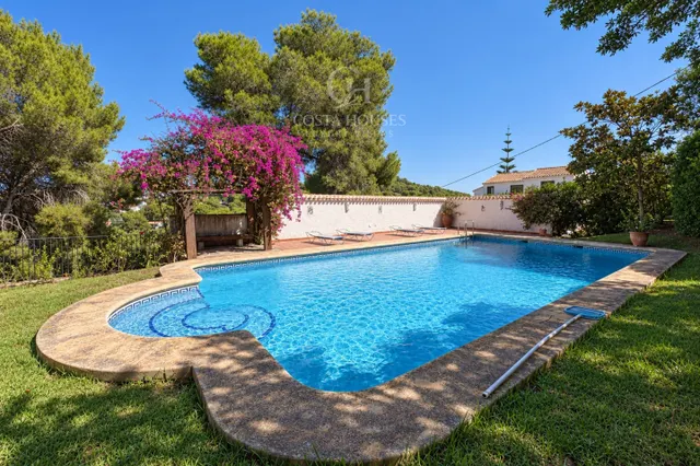 VILLA JARDI · DOBLE PARCELA, JARDINES MADUROS Y VISTAS AL MONTGÓ EN EL TOSALET JÁVEA — 8