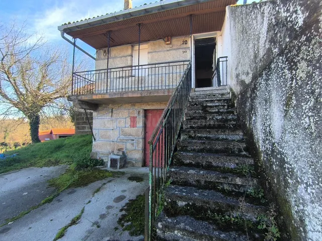 Casa de piedra a reformar. CALVOS (Taboadela) a 3km. Polígono. — 2