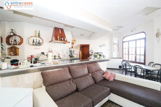 CASA INDEPENDIENTE CON LOCAL — 28