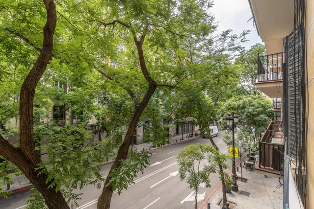 Elegante vivienda reformada de 3 dormitorios en Calle Bailén — 40