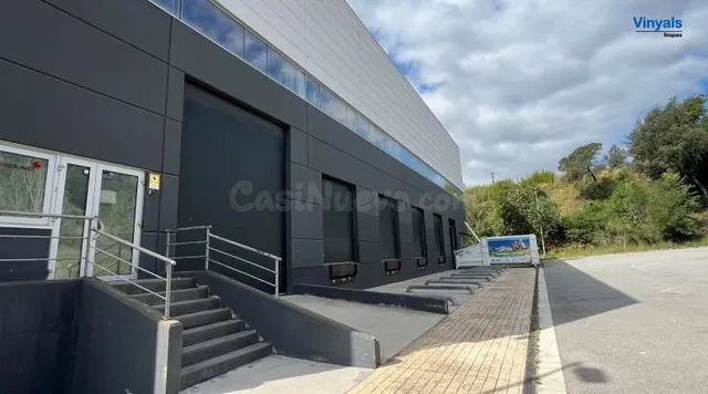 Con muelle de carga y oficinas! - foto 3