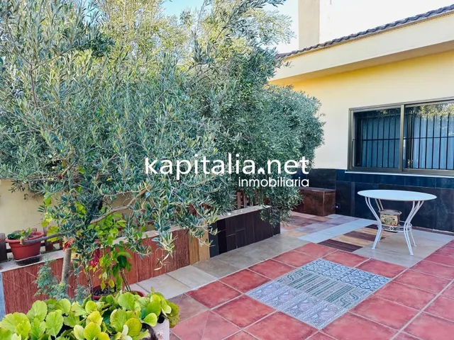 Amplia casa a la venta en Font de la Figuera (Valencia) — 9