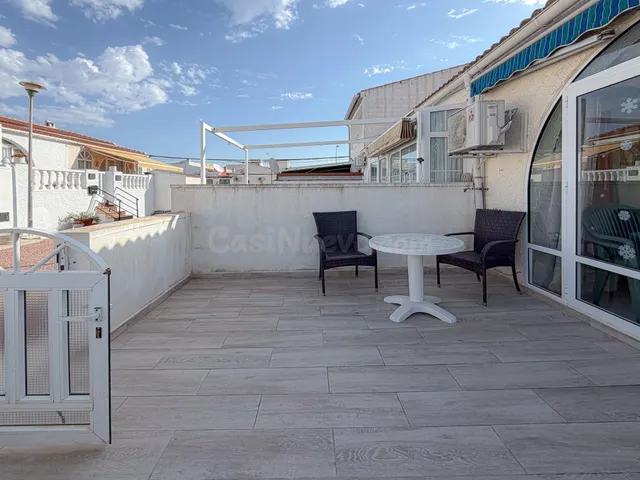 Oportunidad! Fantástico bungalow reformado sin vecinos arriba + Amplia terraza y sin gastos de comunidad — 2