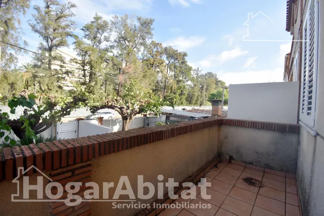 Atractivo chalet amplio con piscina privada, garaje y terraza, todo amueblado y cerca de la playa. — 17