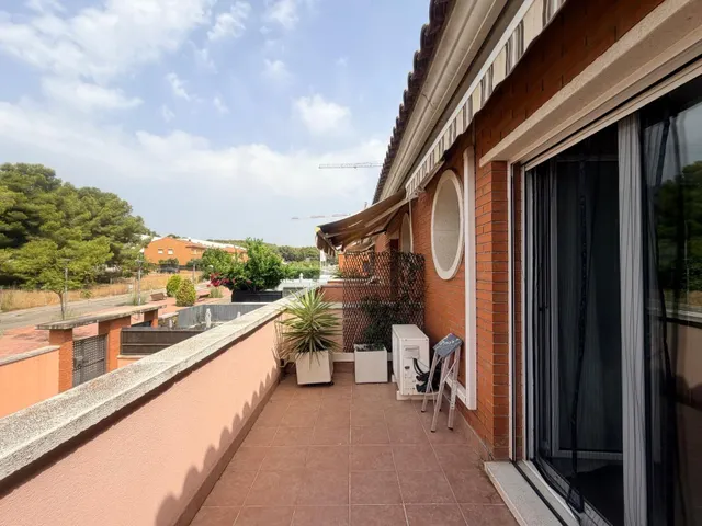 Chalet adosado completamente reformado en 2024, con jardín, terraza y gran garaje, a un paso de la playa. — 23