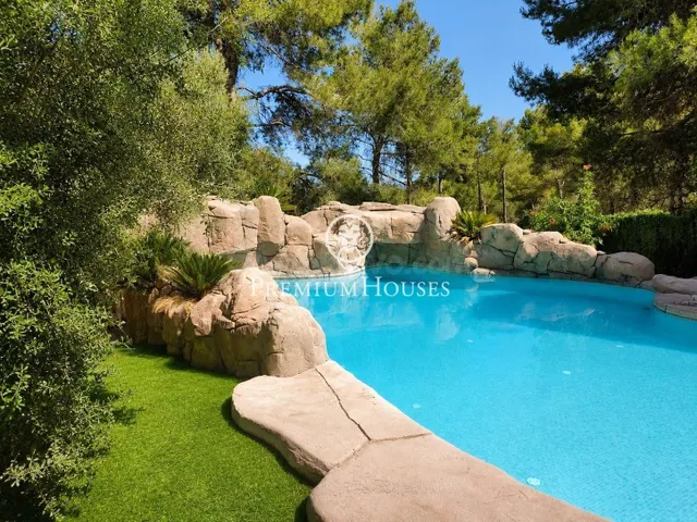 Casa independiente con piscina en Begues Park - foto 2