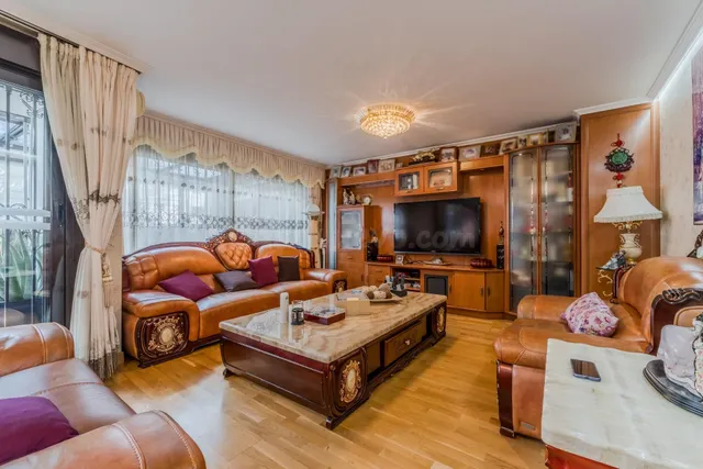 Precioso chalet adosado de cinco dormitorios y tres baños en - foto 4