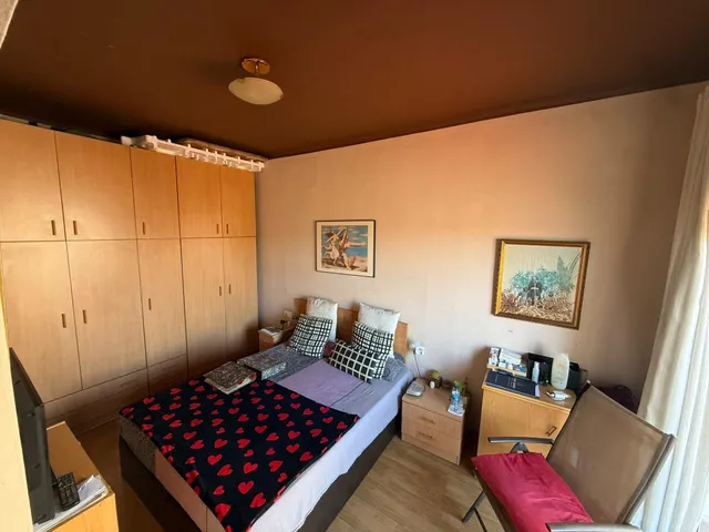 Semi-ático con terraza en venta en calle Marina. — 13
