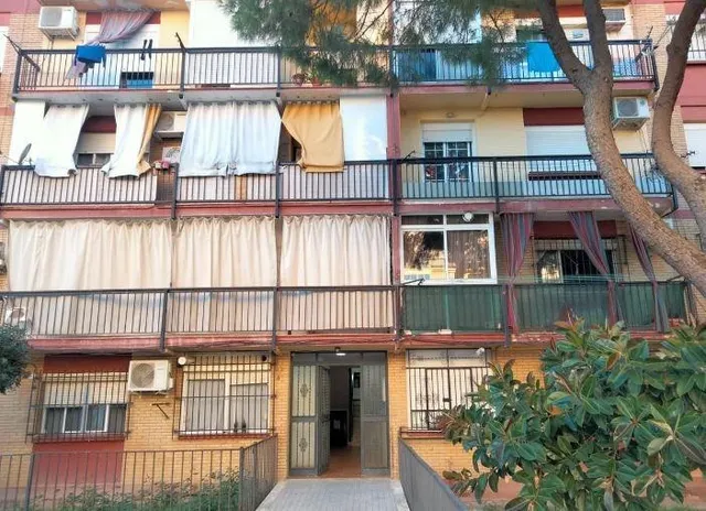 SE VENDE piso OKUPA en C Rey Juan Carlos I Del de Castillej - foto 3