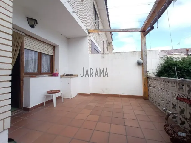 CASA CON GRAN JARDIN EN CASCANTE - foto 3