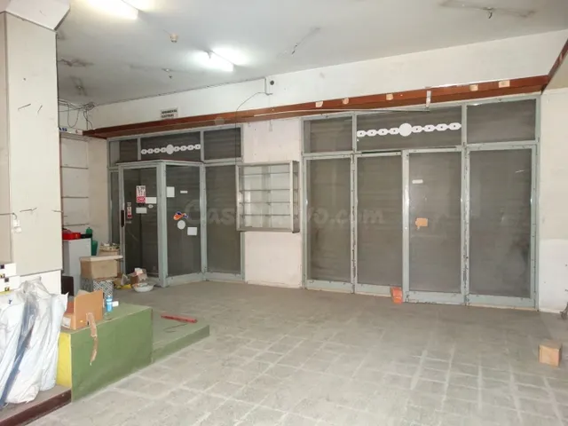 EXCELENTE I AMPLIO LOCAL COMERCIAL EN EL CENTRO DE AMPOSTA - foto 3