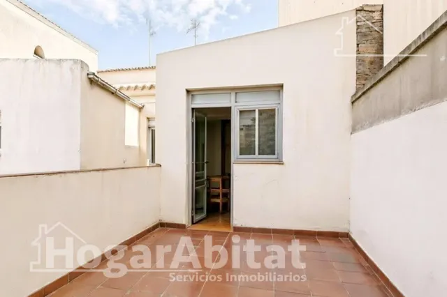 AMPLIA CASA CON TERRAZA Y 7 DORMITORIOS — 8