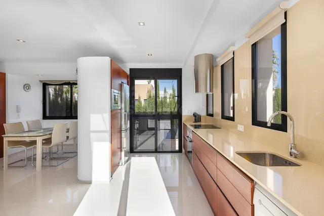 VILLA DE 5 DORMITORIOS Y 4 BAÑOS EN LA ZENIA (ORIHUELA COSTA - foto 3