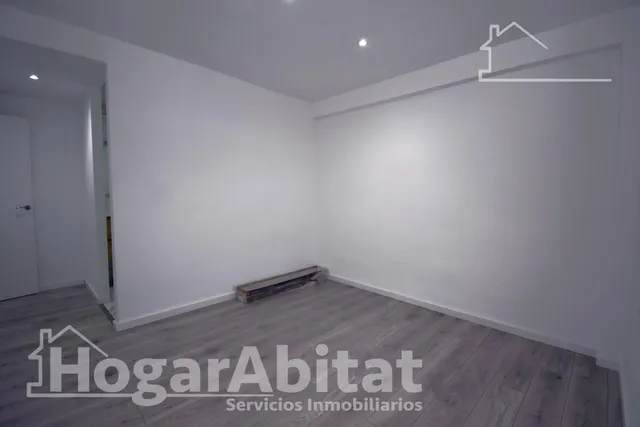 Reformado y muy bonito con balcón junto av. del maestro rodrigo — 26