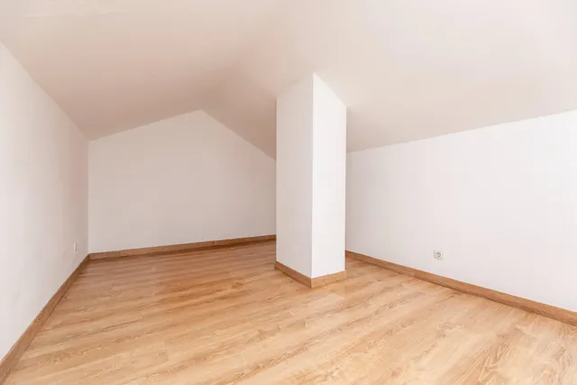 Chalet en pleno centro de Torrelodones, para disfrutar de la comodidad de tenerlo todo cerca sin renunciar al espacio de una vivienda unifamiliar. — 36