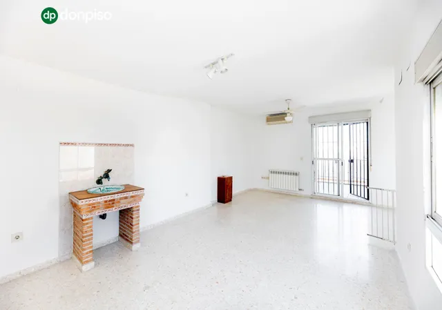 Vive en el corazón de Armilla: 4 dormitorios, patio, terraza y garaje — 20