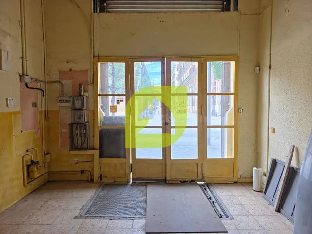 Exclusivo local comercial en planta baja y sótano, situado e - foto 4