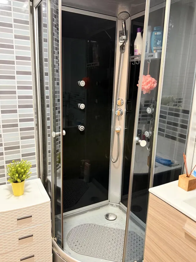 Piso de 2 dormitorios en eugenio gross – Málaga  230.000 € — 27