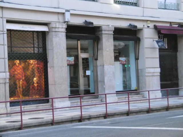 Local en alquiler en el centro de la Ciudad. — 2