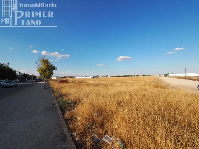 Se vende solar en Avenida Juan Carlos I con 1825 metros cuad