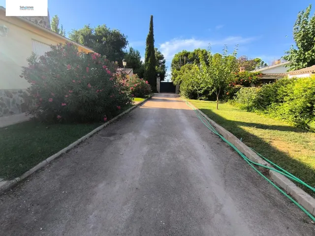 Exclusivo Chalet Seminuevo en RIACHUELOS con Amplias Instalaciones de Lujo — 11