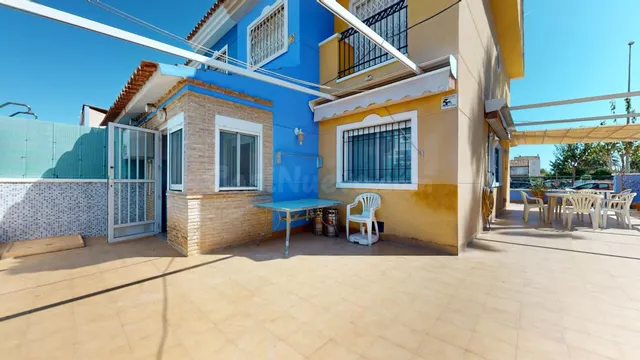 CHALET CON AMPLIA PARCELA JUNTO A LA PLAYA DE LAS HIGUERICAS - foto 3