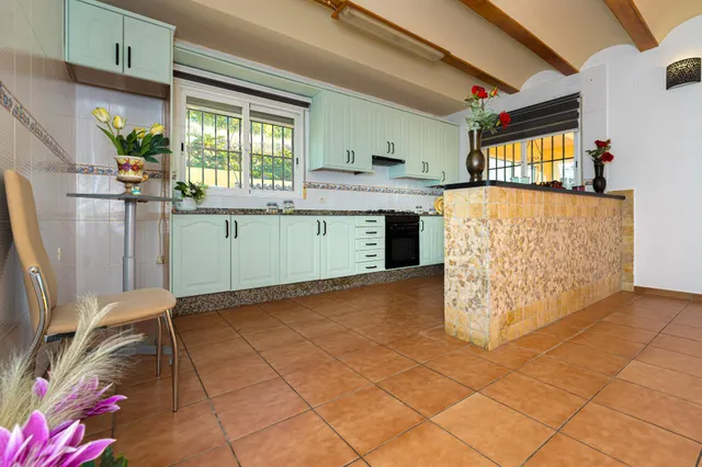 Villa exclusiva en La Nucía | parcela de 3.947 m2, piscina privada y amplias zonas de ocio — 26