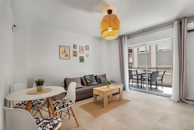 Apartamento reformado y espacioso (aprox. 101 m2 - 1.ª planta) con balcón orientado al sureste ¡y a tan solo 175 m de la Playa de los Locos! — 8