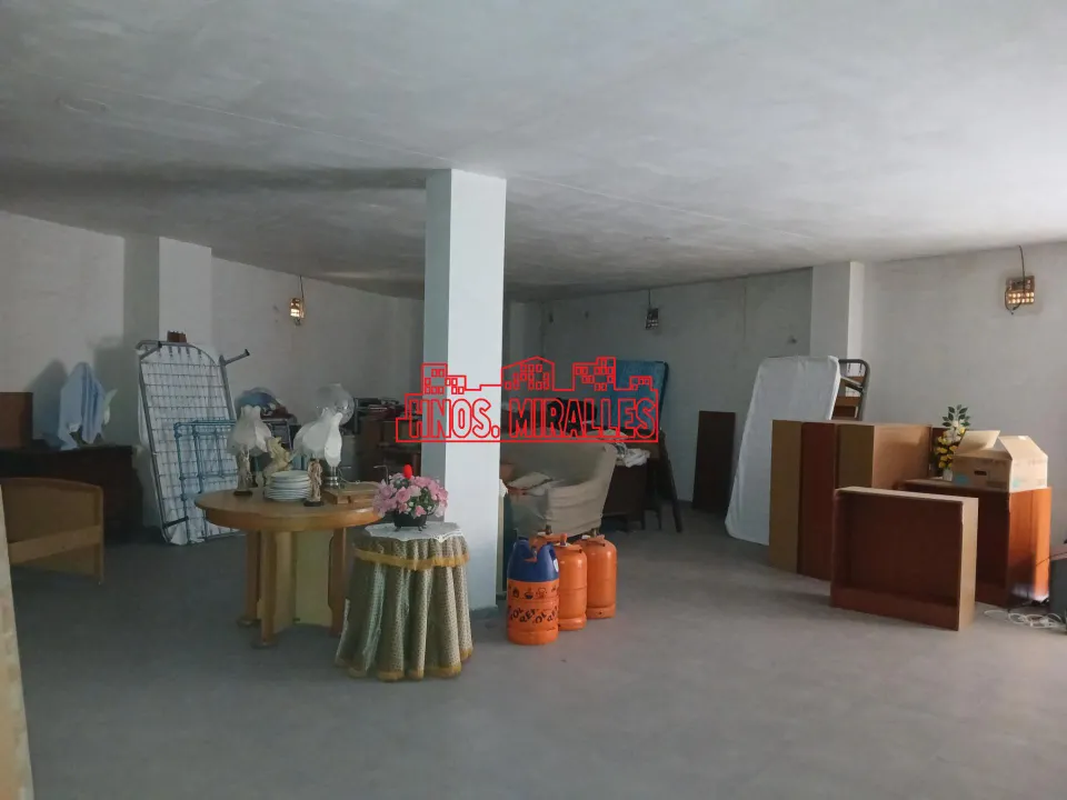 ¡¡ ESTUPENDO LOCAL EN EL CENTRO DE ASPE !!