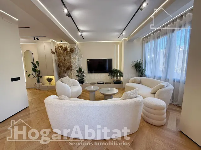 ¡ESPECTACULAR! AMPLIO, MODERNO Y REFORMADO CON TERRAZA, CERC - foto 2